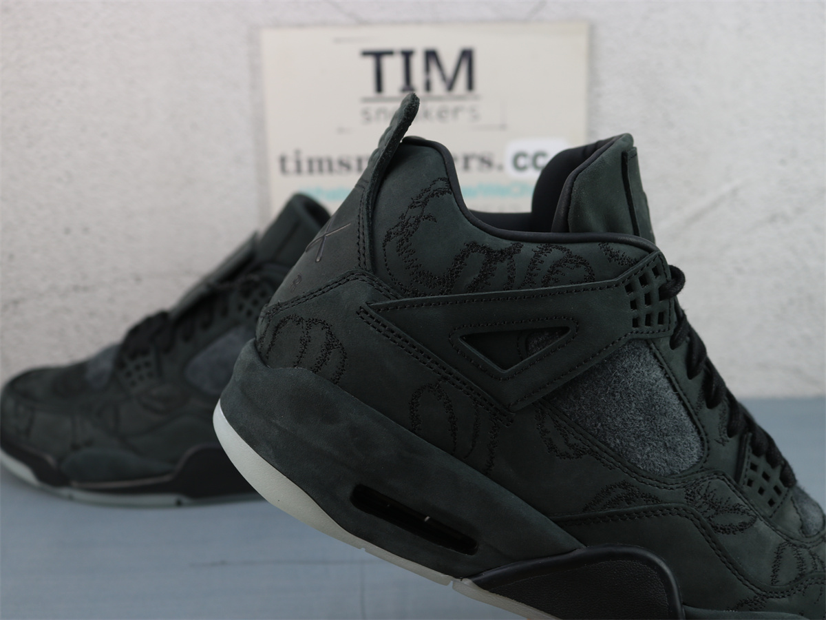 GX Batch Air Jordan 4 Retro Kaws Black 930155-001